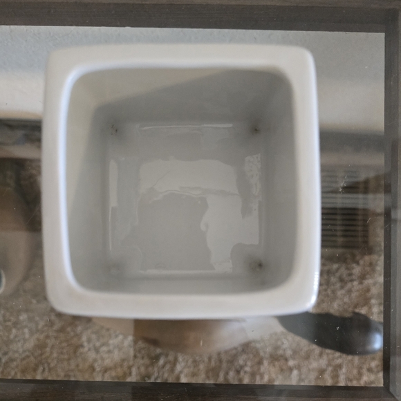 Hand painted Japanese inspired porcelain footed square jar. - Picture 3 of 6